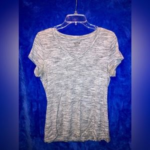 Apt. 9 v neck tee